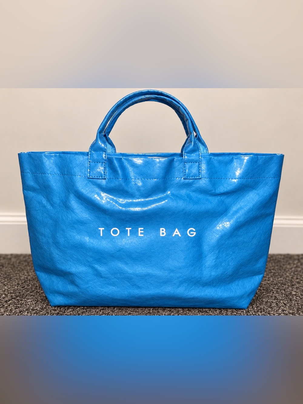 NWOT Blue Glossy Coated Tote Bag – Spacious Everyday Carryall ✨